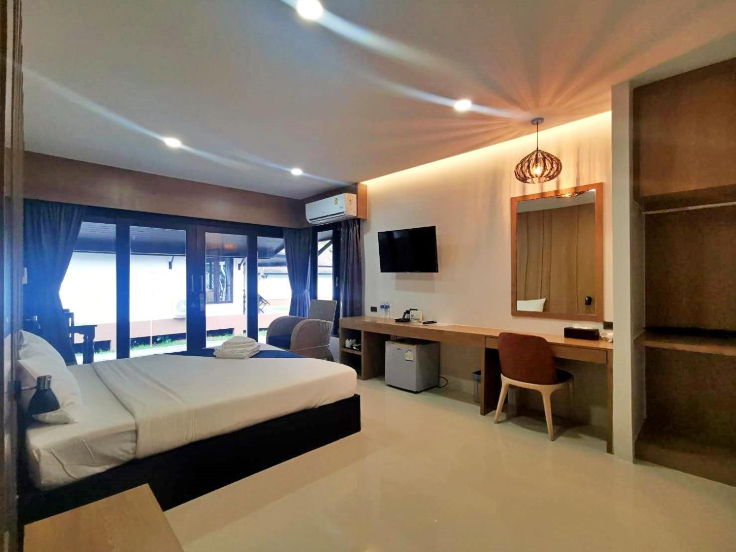 Nana Beach Hotel & Resort Pathiu 외부 사진