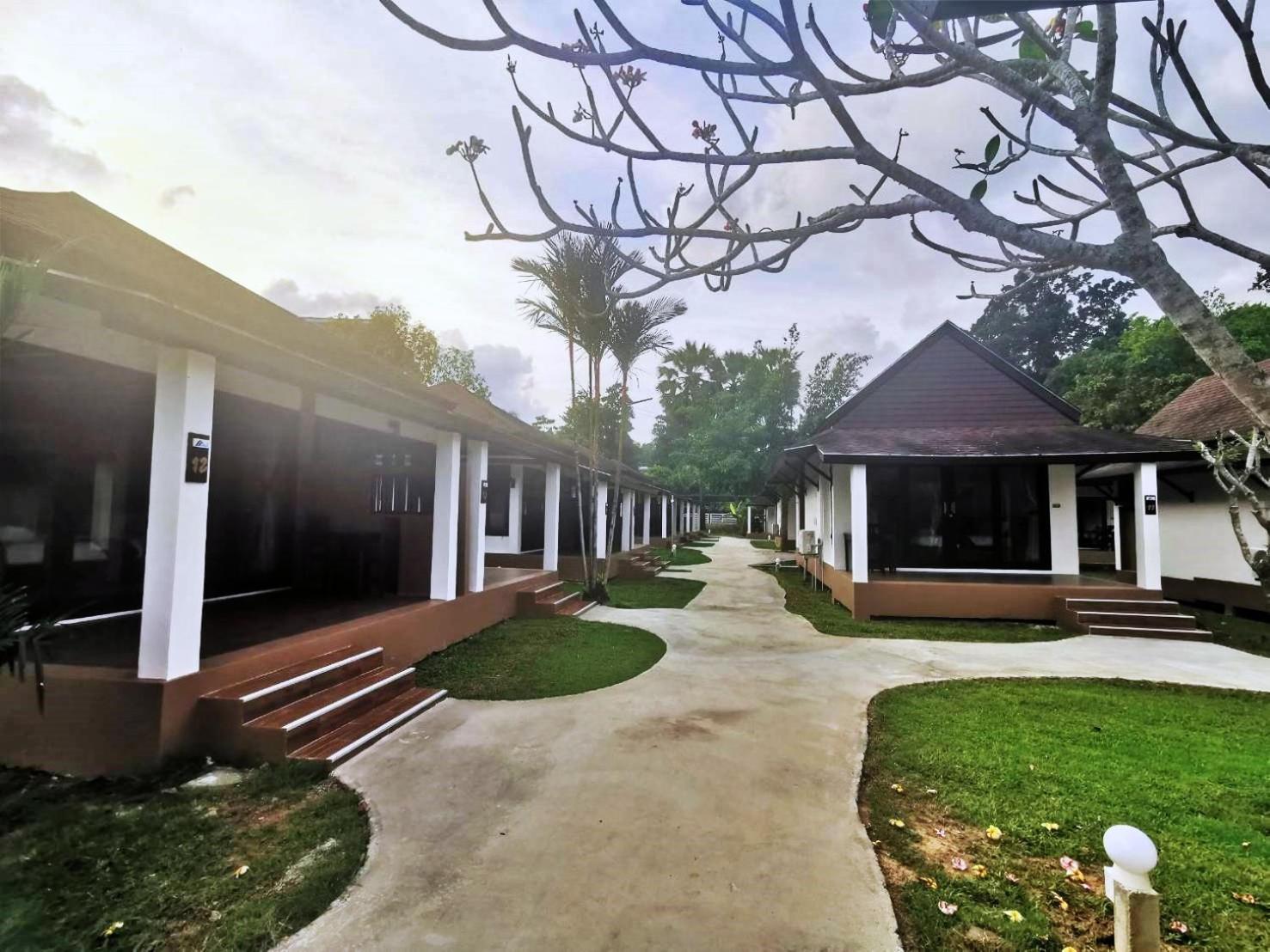 Nana Beach Hotel & Resort Pathiu 외부 사진