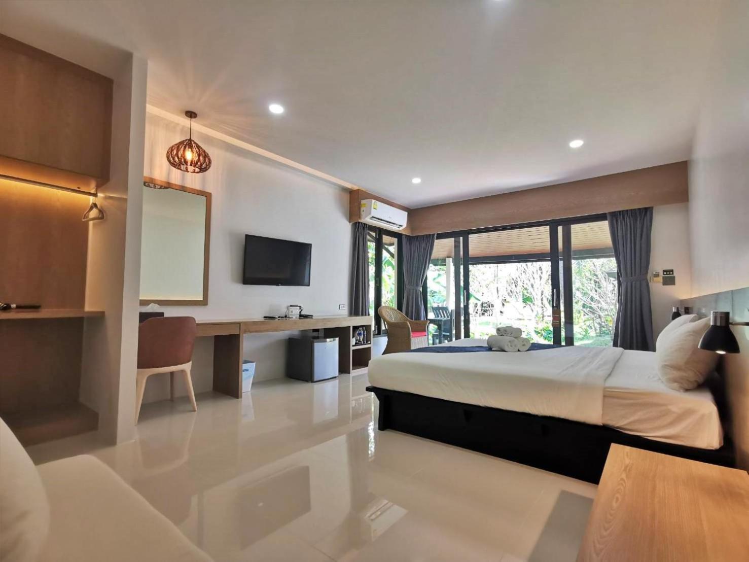 Nana Beach Hotel & Resort Pathiu 외부 사진