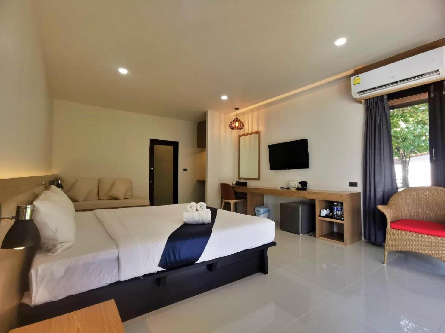 Nana Beach Hotel & Resort Pathiu 외부 사진