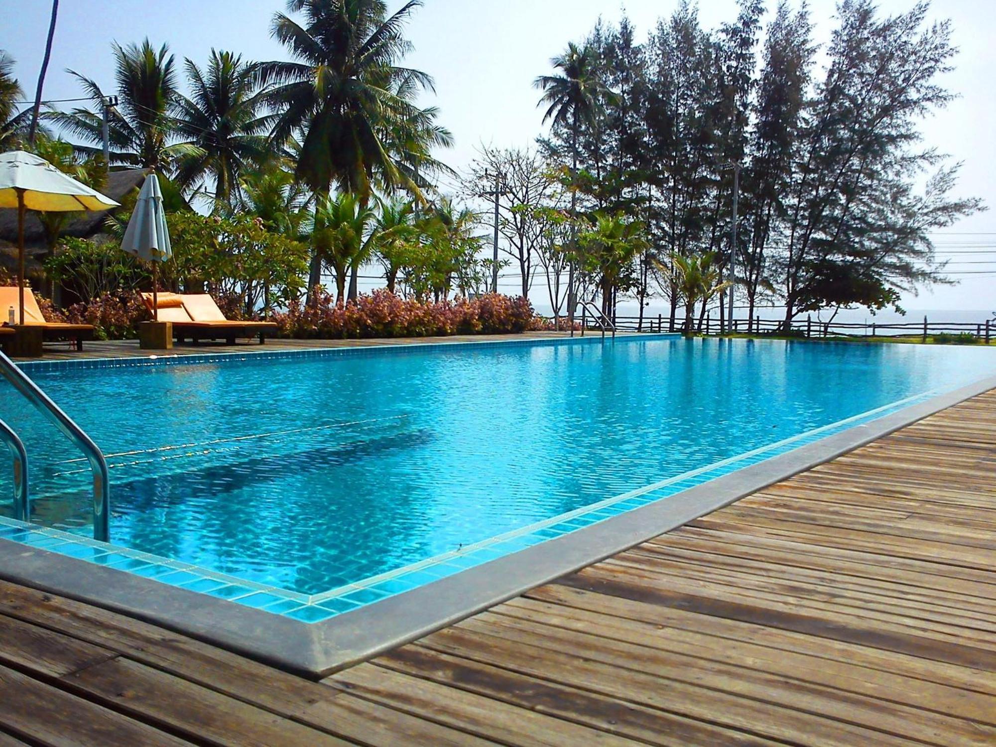 Nana Beach Hotel & Resort Pathiu 외부 사진