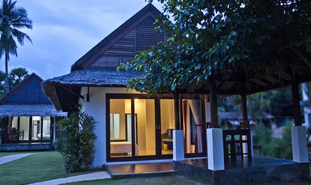 Nana Beach Hotel & Resort Pathiu 외부 사진