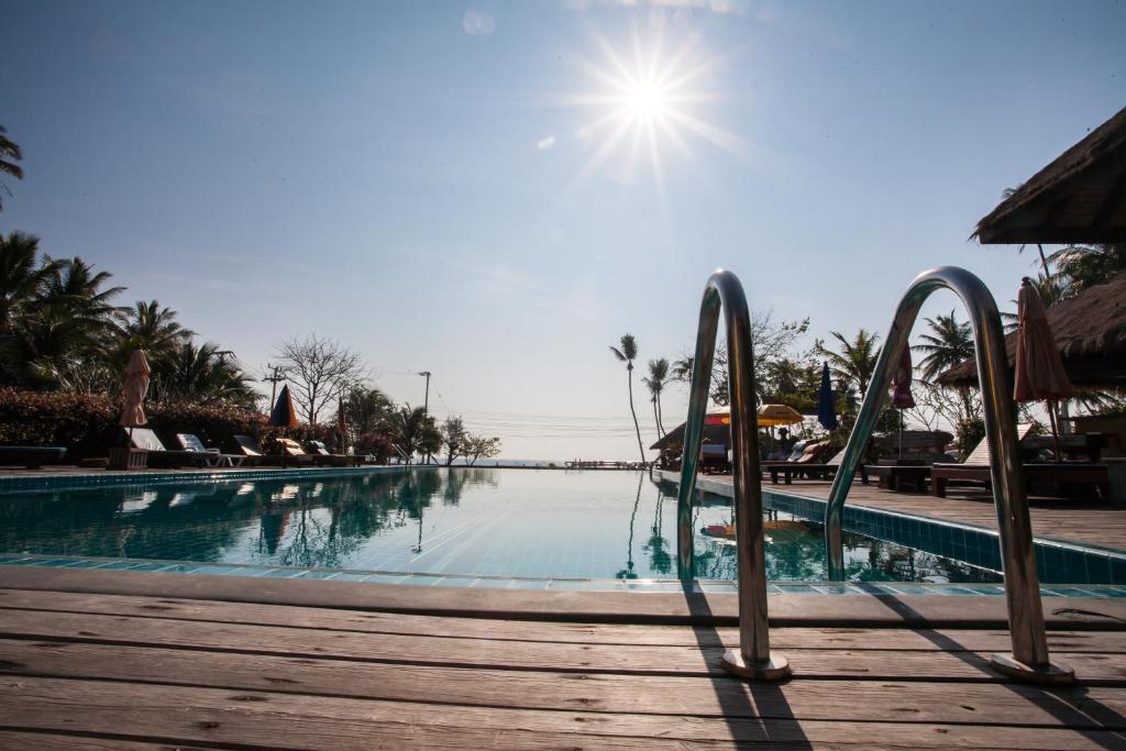Nana Beach Hotel & Resort Pathiu 외부 사진