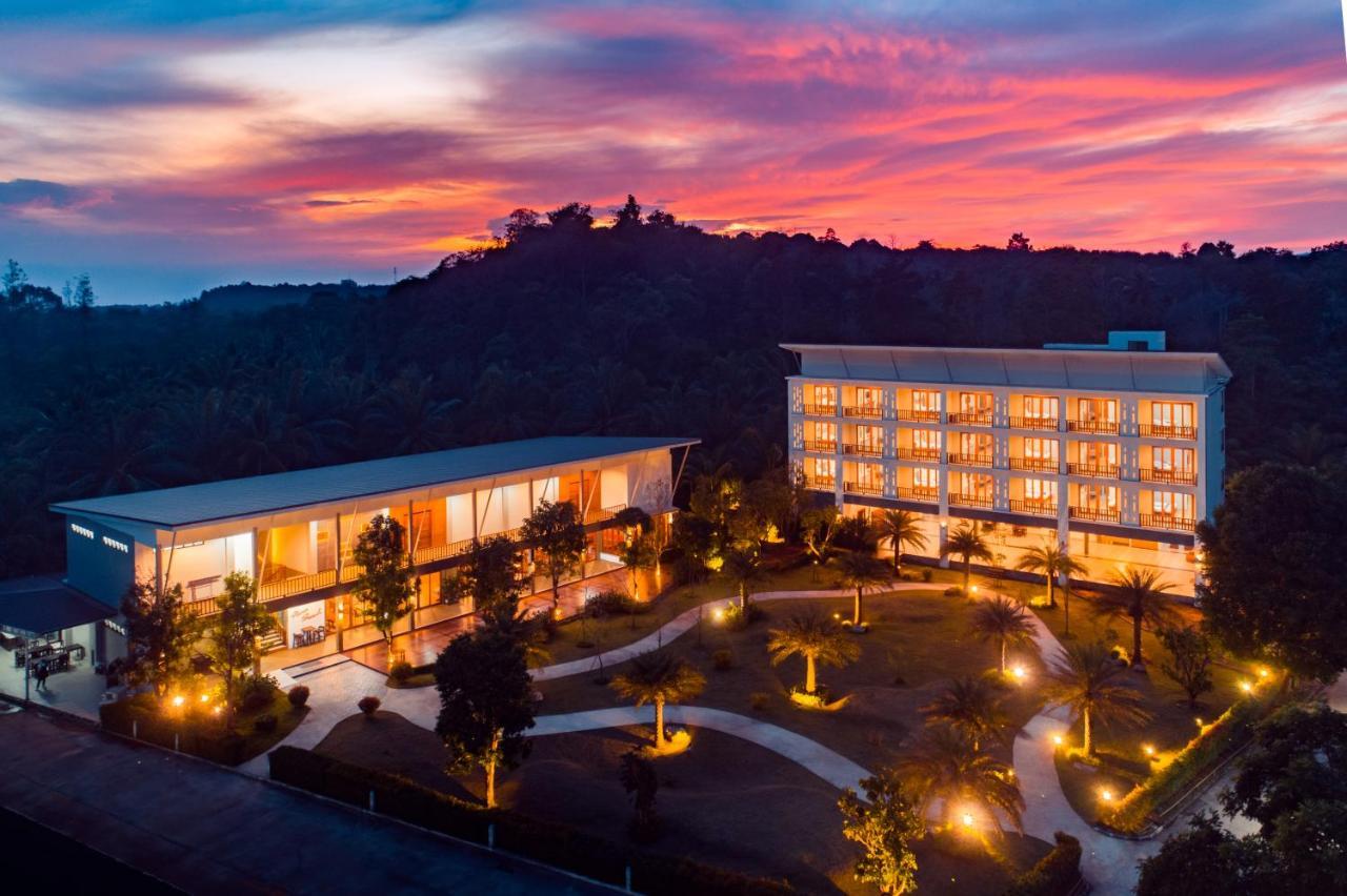 Nana Beach Hotel & Resort Pathiu 외부 사진